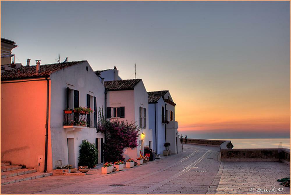 La Casa Sotto L'Arco Termoli Exterior foto
